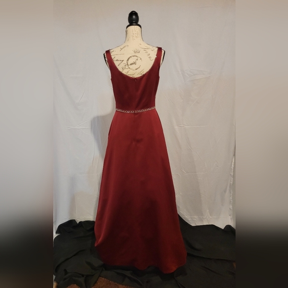 NWT- Elegant Burgundy Evening Gown - Picture 4 of 8